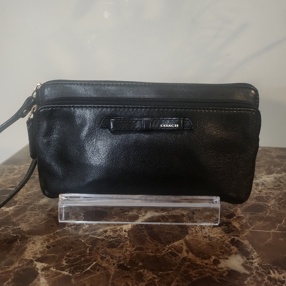 Coach Shiny Black Leather Wristlet EUC - Picture 15 of 16